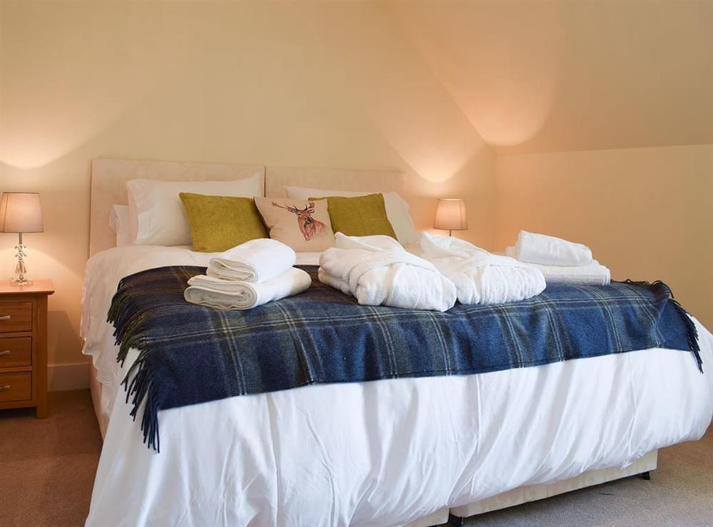 Double bedroom with zip and link superkingsize twin beds at The Garry, 