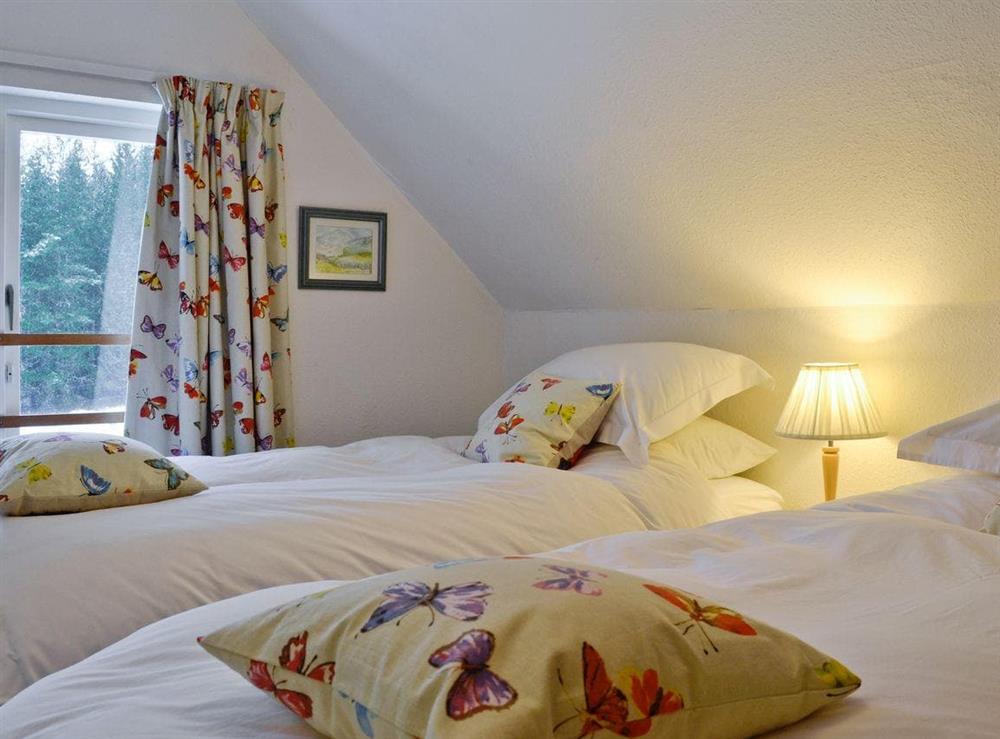 Comfortable twin bedroom at Tigh na Caoiraich in Invergarry, Tomdoun, Inverness-Shire