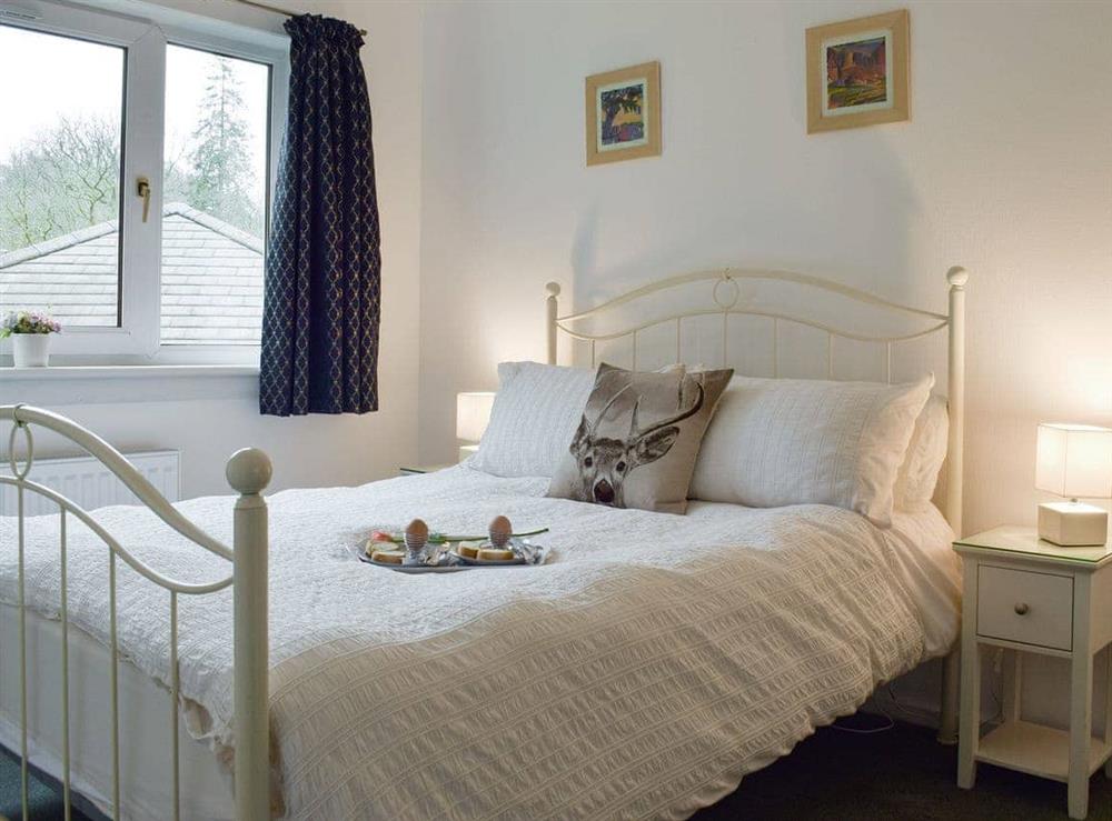 Relaxing double bedroom at Tigh Raineach in Strathyre, Callander, Perthshire