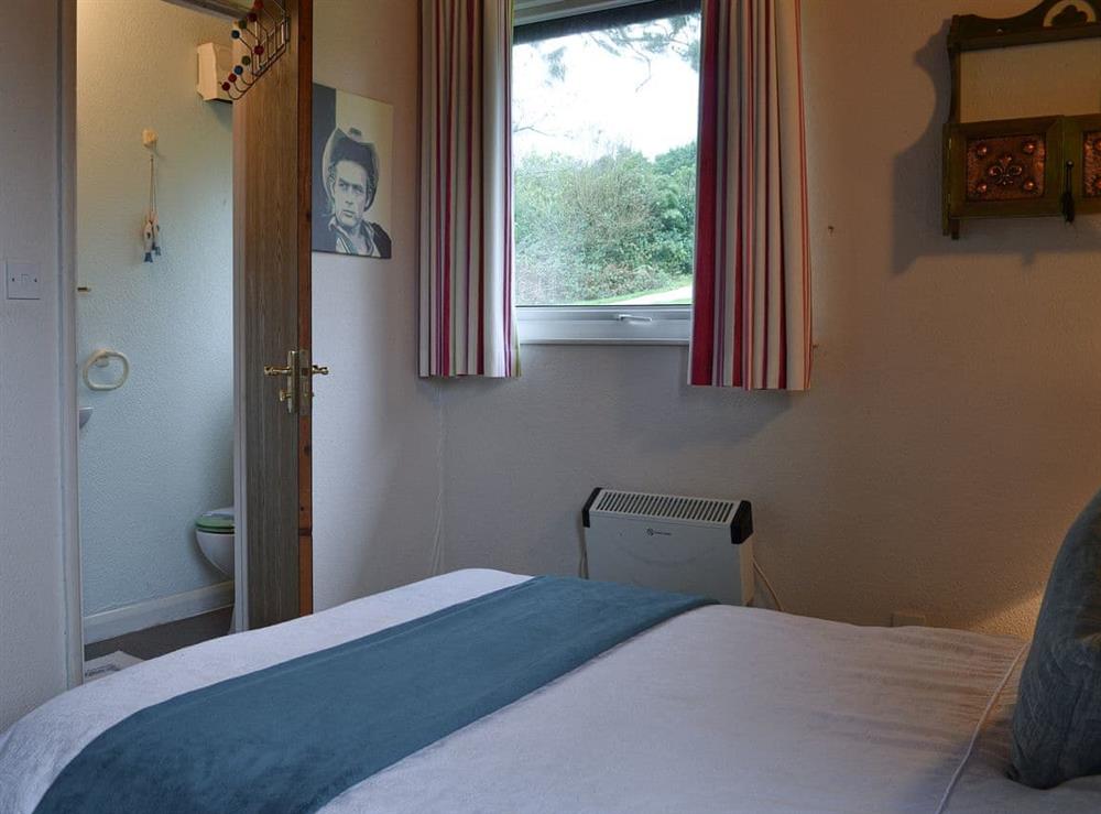 Double bedroom with en-suite at Timbers in Woolsery, near Bideford, Devon