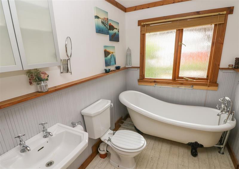 Bathroom at Timbertwig Lodge, Lamphey near Pembroke