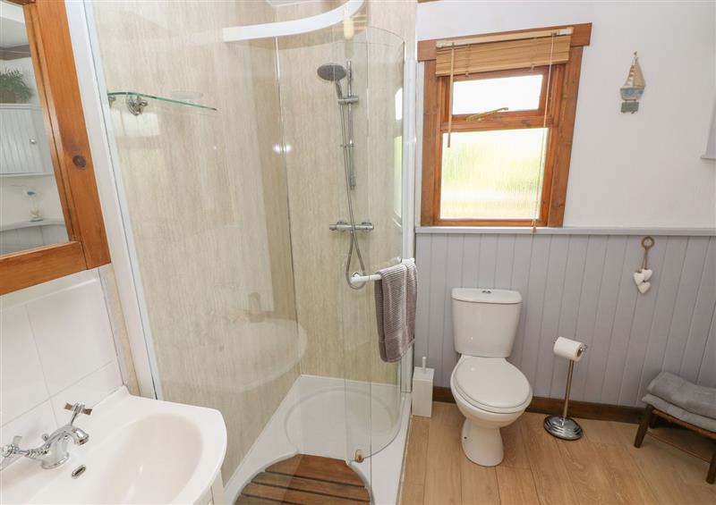 This is the bathroom at Timbertwig Lodge, Lamphey near Pembroke