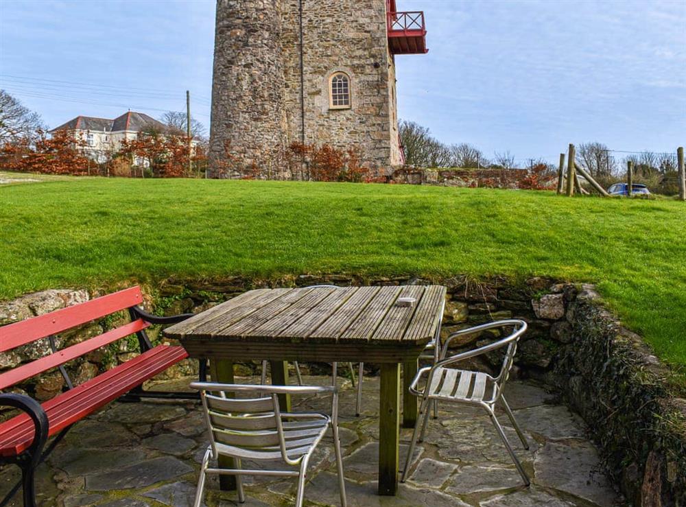 Sitting-out-area at Tinners Cottage in Redruth, Cornwall