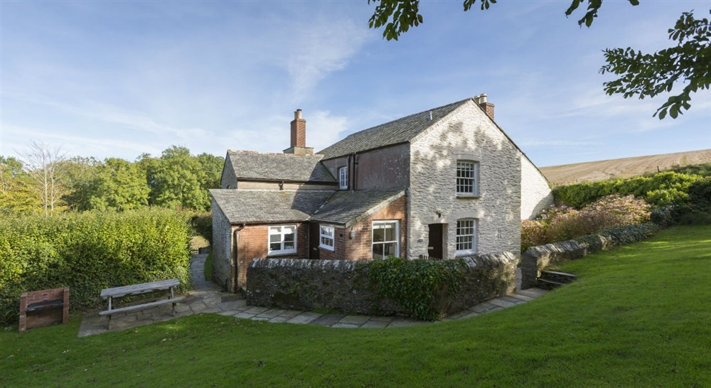 The exterior and garden (photo 4) at Tippett's in Lanteglos-by-fowey, Cornwall