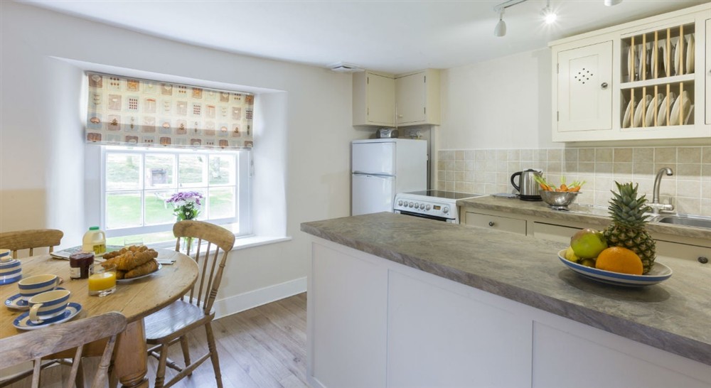 The kitchen and dining area (photo 2) at Tippett's in Lanteglos-by-fowey, Cornwall