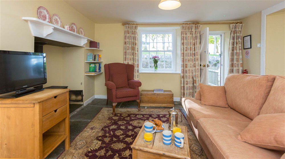 The sitting room (photo 2) at Tippett's in Lanteglos-by-fowey, Cornwall
