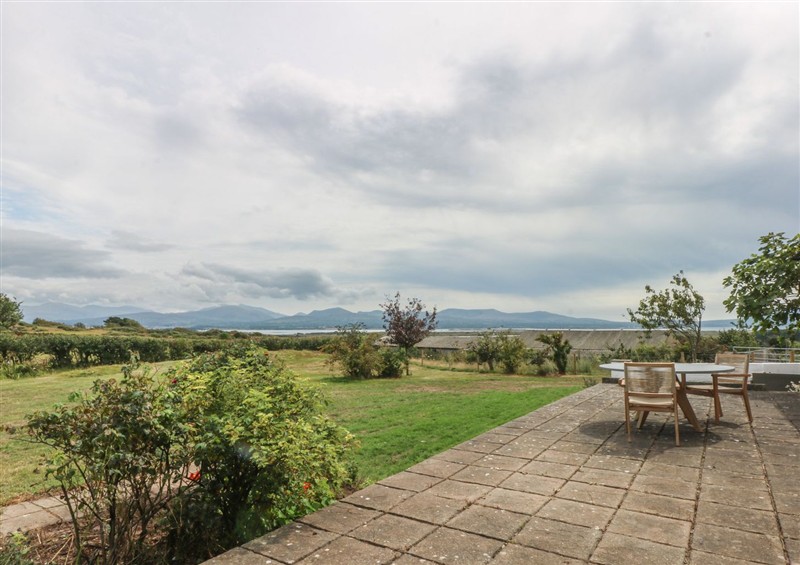 This is the garden at Tir Mawr, Niwbwrch (newborough)