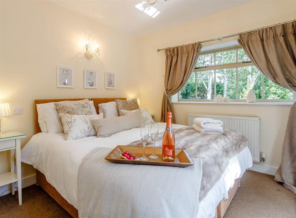Relaxing en-suite double bedroom at Tissington Ford Barn in Bradbourne, Derbyshire