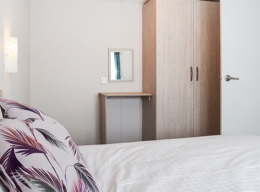 Double bedroom (photo 2) at To The Brink in Northampton, Northamptonshire