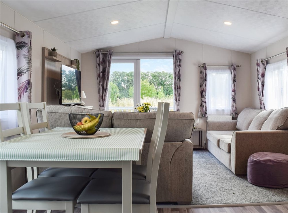 Open plan living space (photo 4) at To The Brink in Northampton, Northamptonshire