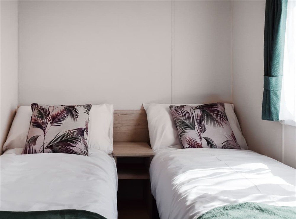 Twin bedroom at To The Brink in Northampton, Northamptonshire