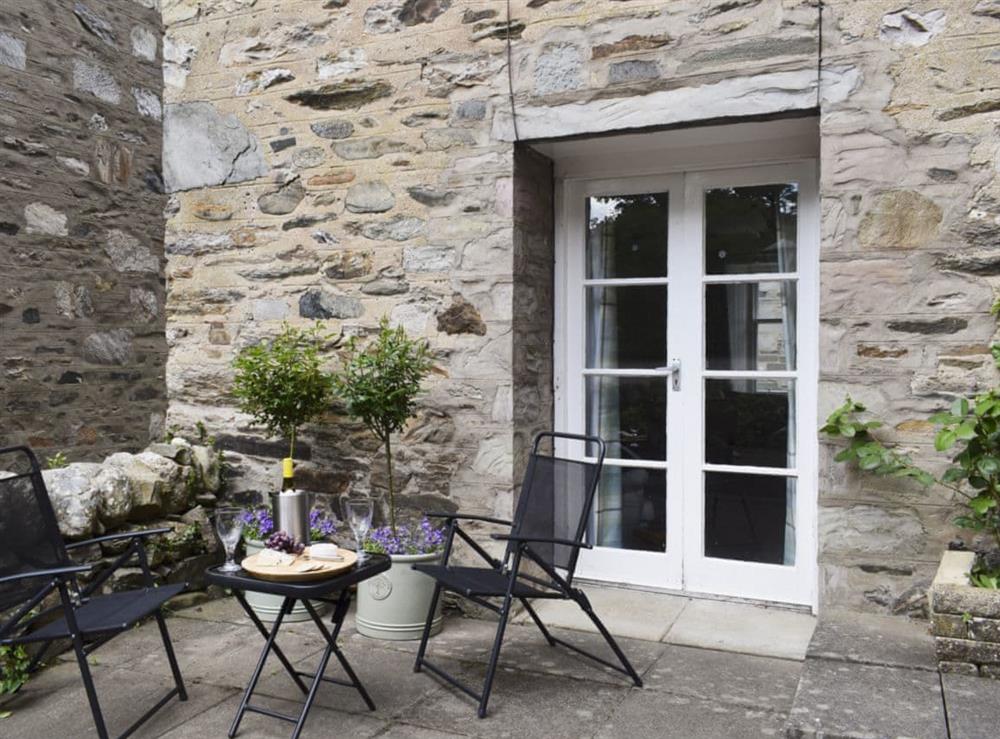 Courtyard with garden furniture at Toad Hall in Aberfeldy, Perthshire