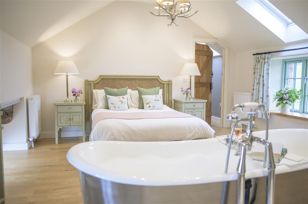 Bedroom four with a 5’ king size bed and integrated en-suite bathroom at Todd Hills Hall Farmhouse and Vale Croft, Melmerby