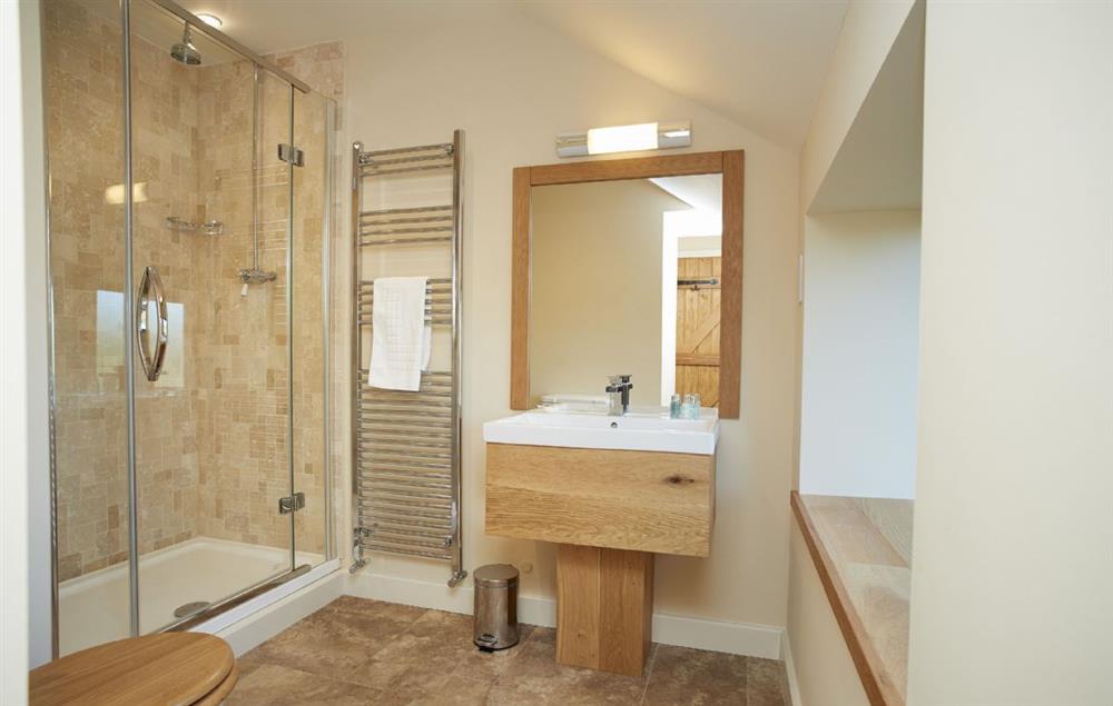 En-suite belonging to Bedroom 5 at Todd Hills Hall Farmhouse, Melmerby
