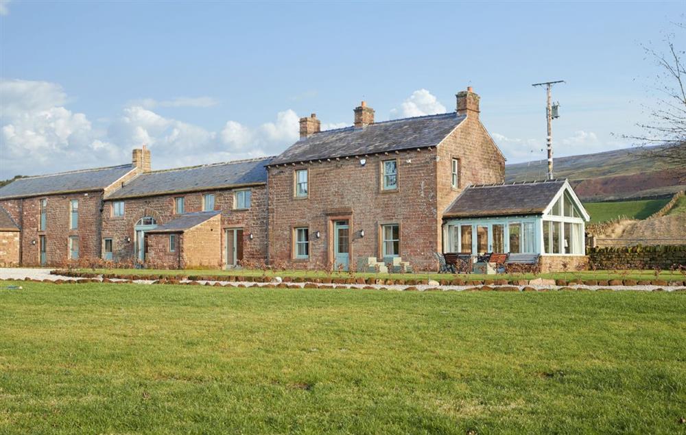 Todd Hills Hall Farmhouse, Gill Beck Barn and Vale Croft are located in the rolling landscape of the Eden Valley (photo 2)