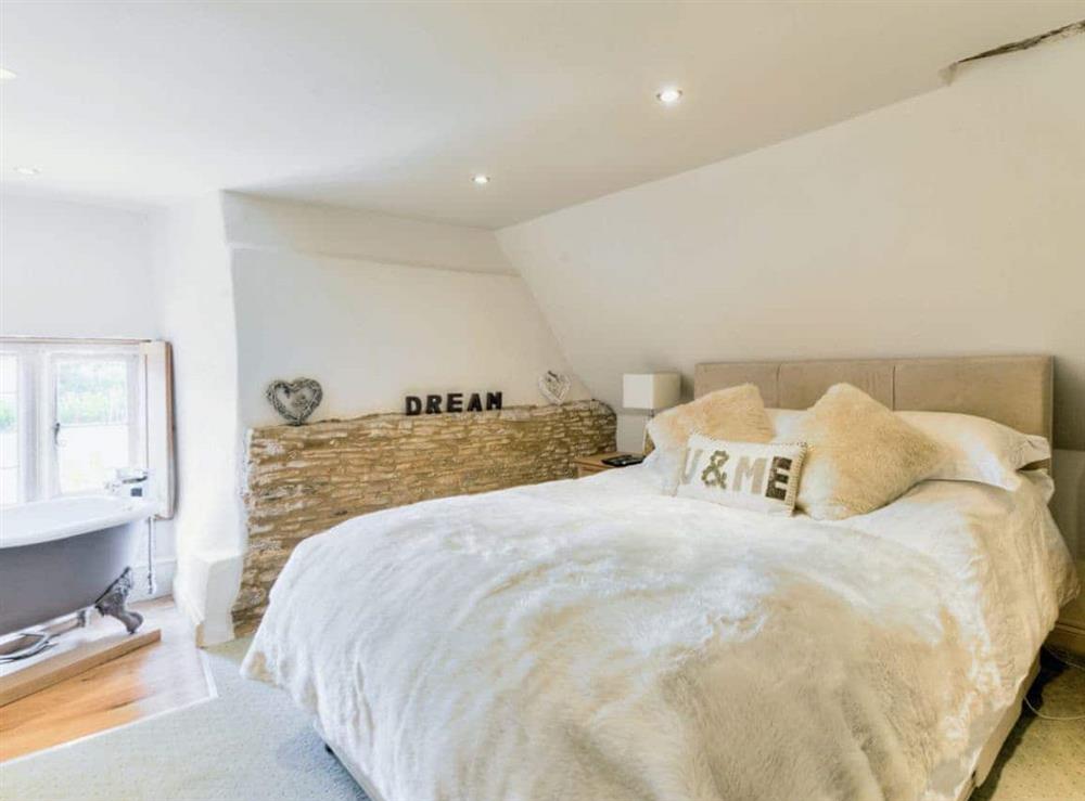 Relaxing double bedroom at Tom Cottage in Wing, near Oakham, Leicestershire