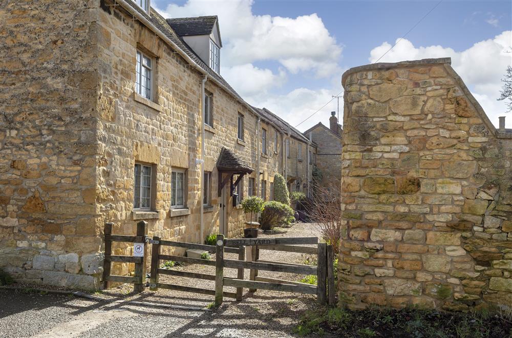 Top Cottage, Broadway is situated on a private lane