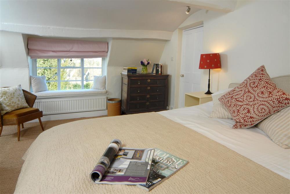 Bedroom two with 4’6 double bed at Top Cottage, Oddington, Upper Oddington