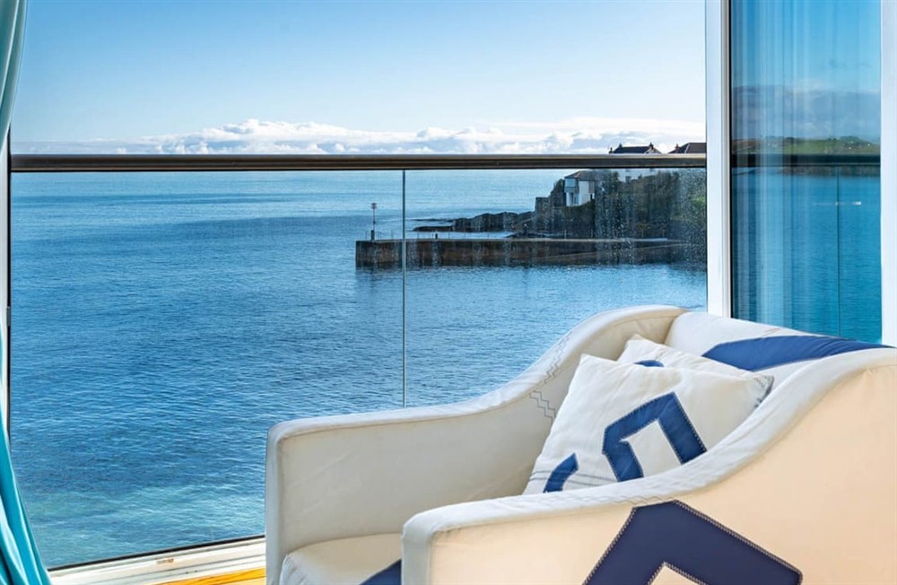 Living area (photo 3) at Top Deck in Portscatho, Cornwall