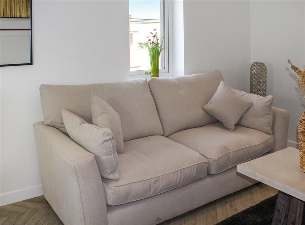 Living area (photo 2) at Top House in Falmouth, Cornwall