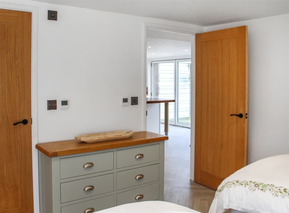 Twin bedroom (photo 2) at Top House in Falmouth, Cornwall