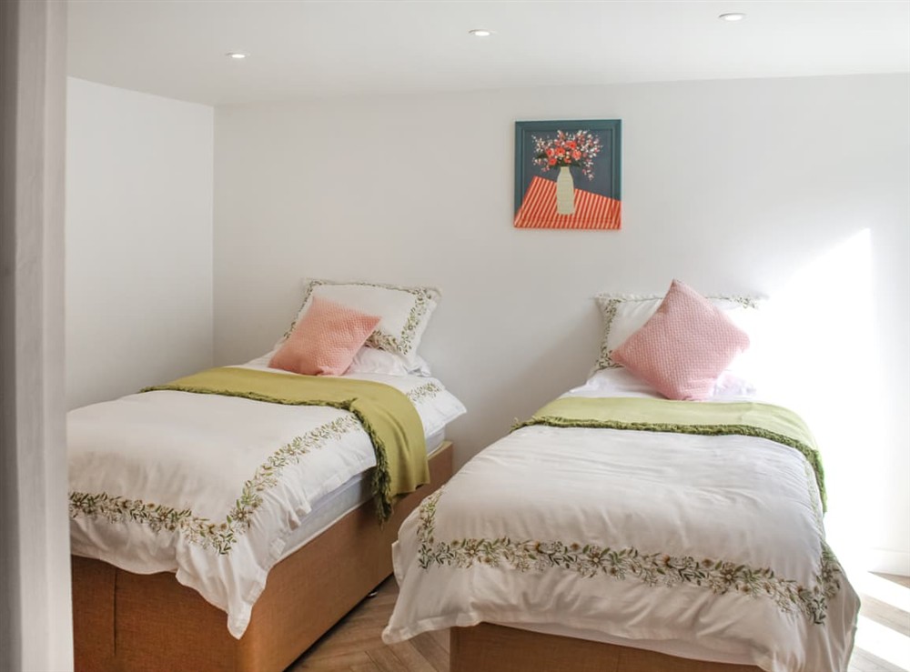 Twin bedroom at Top House in Falmouth, Cornwall