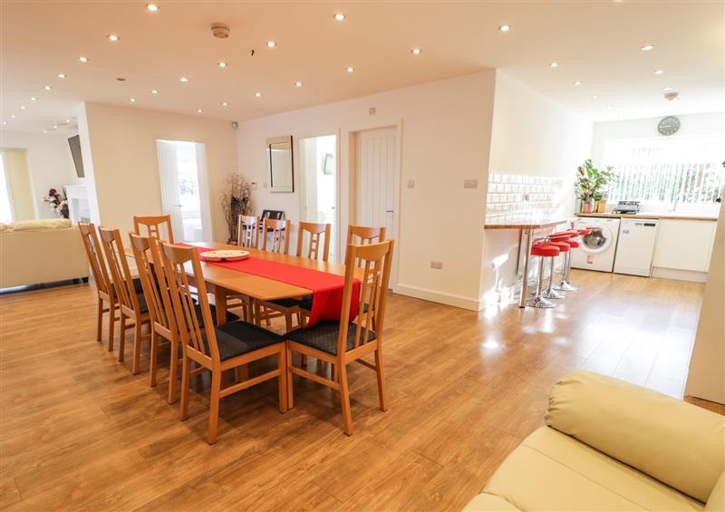 The dining room at Top Of The Lane Holiday Apartment, Benllech