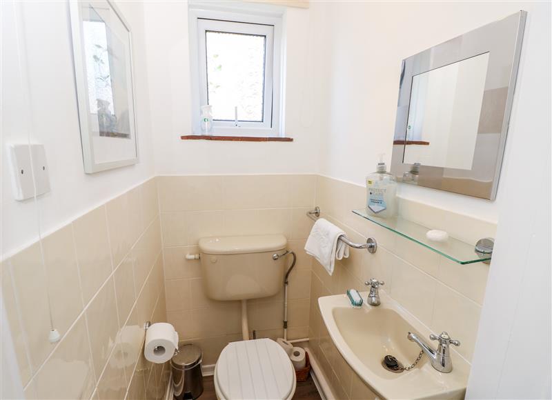 This is the bathroom at Topsails, Totland Bay