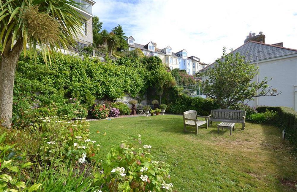 Several seating areas within this garden (photo 2) at Topsides, Fowey