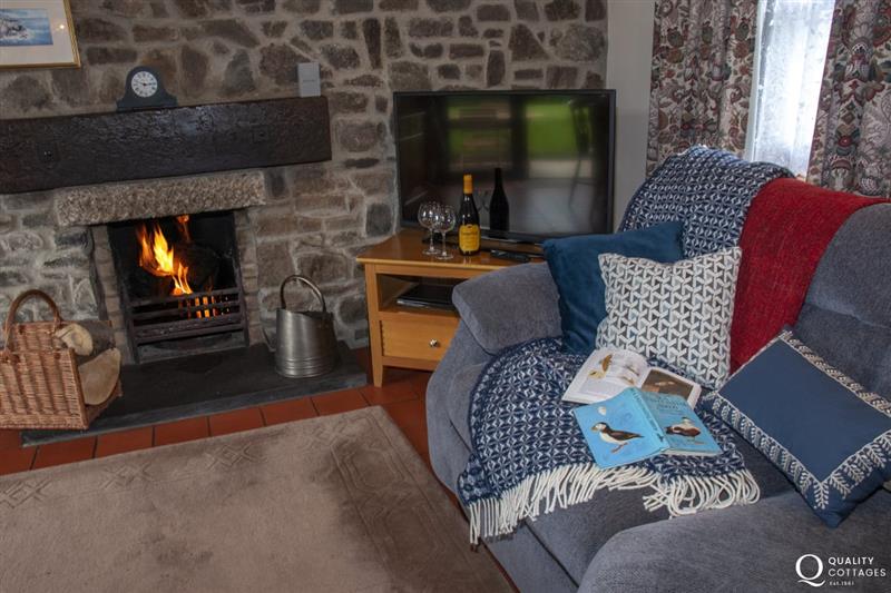 Torbant Fach holiday cottage with open wood and coal fireplace at Torbant Fach, Trefin