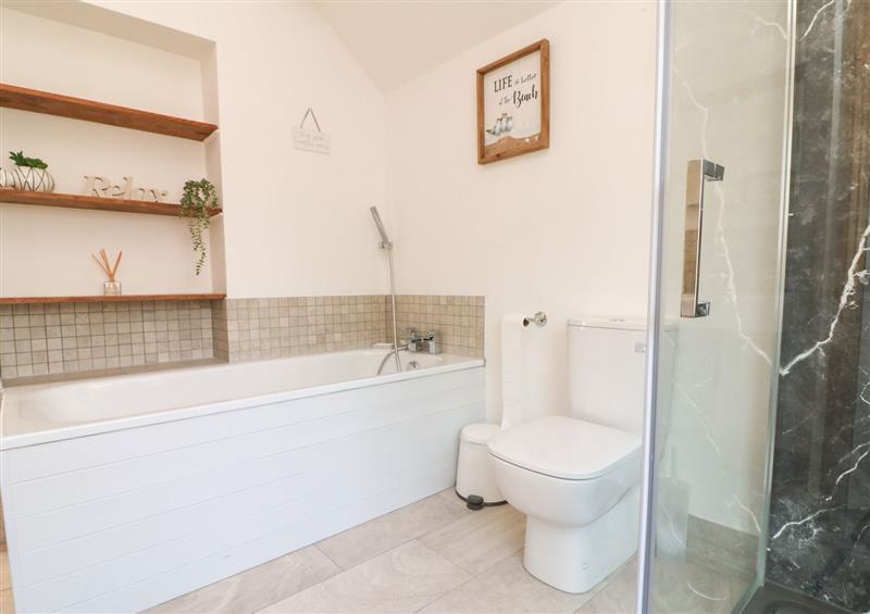 This is the bathroom at Torrs Walk View, Ilfracombe