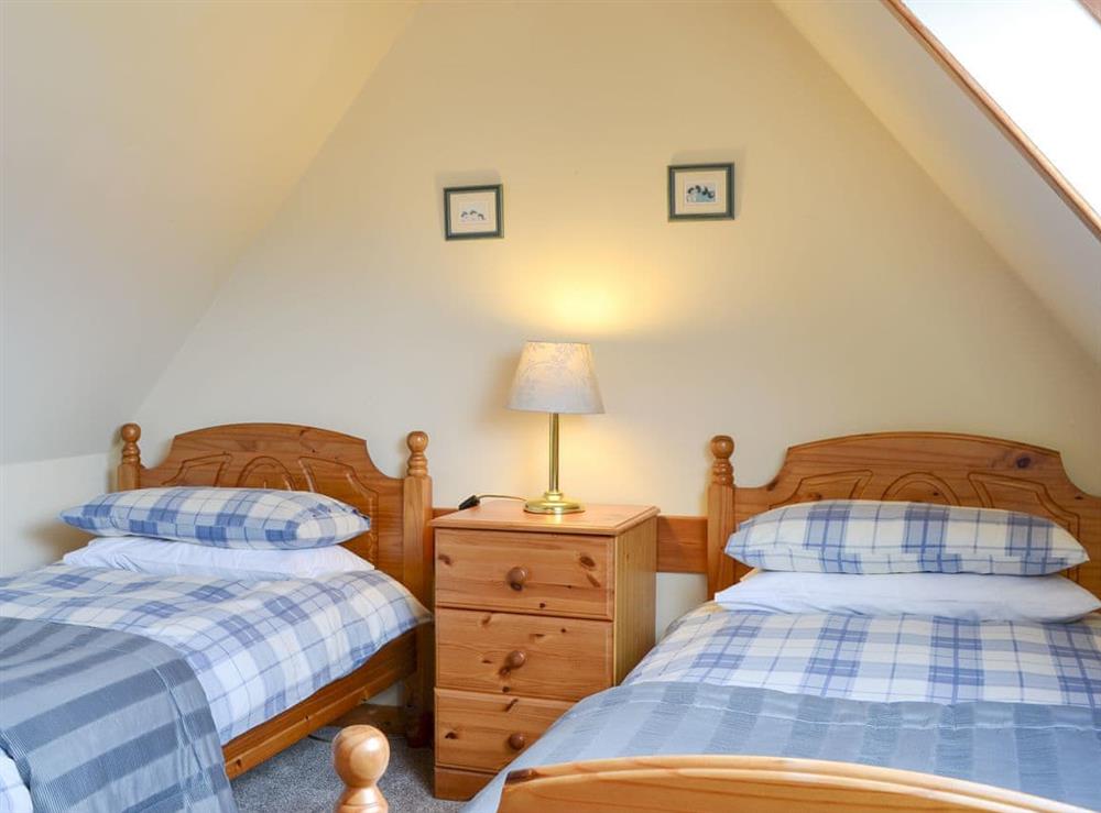 Comfy twin bedroom at Tote Cottage in Skeabost Bridge, Isle Of Skye