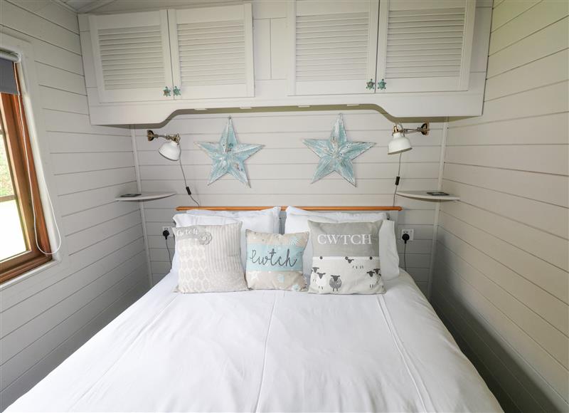 A bedroom in Touchwood Lodge at Touchwood Lodge, Amroth