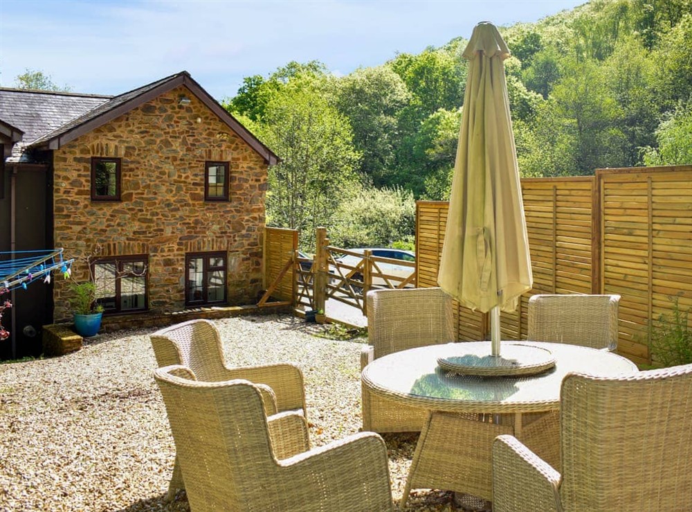 Sitting-out-area at Townwood House in Tiverton, Devon