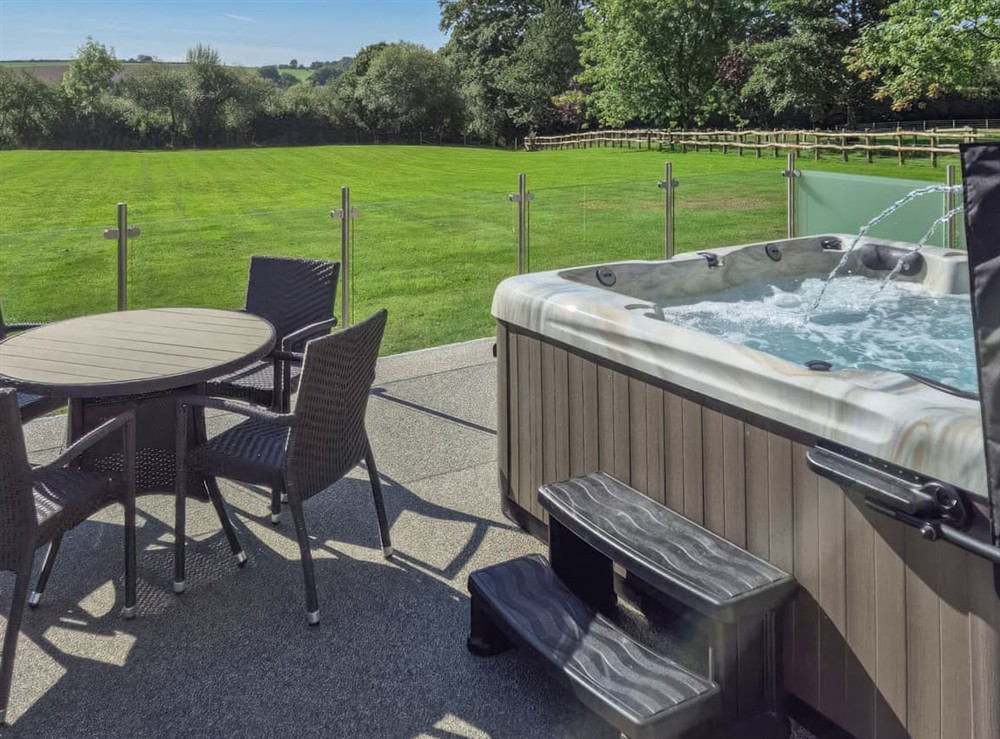 Hot tub at Towy Cottage in Ponthirwaun, Dyfed