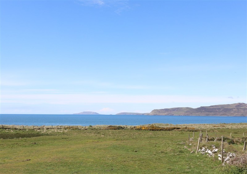 Enjoy the garden at Towyn - 7 Tyn Don, Llanengan near Abersoch
