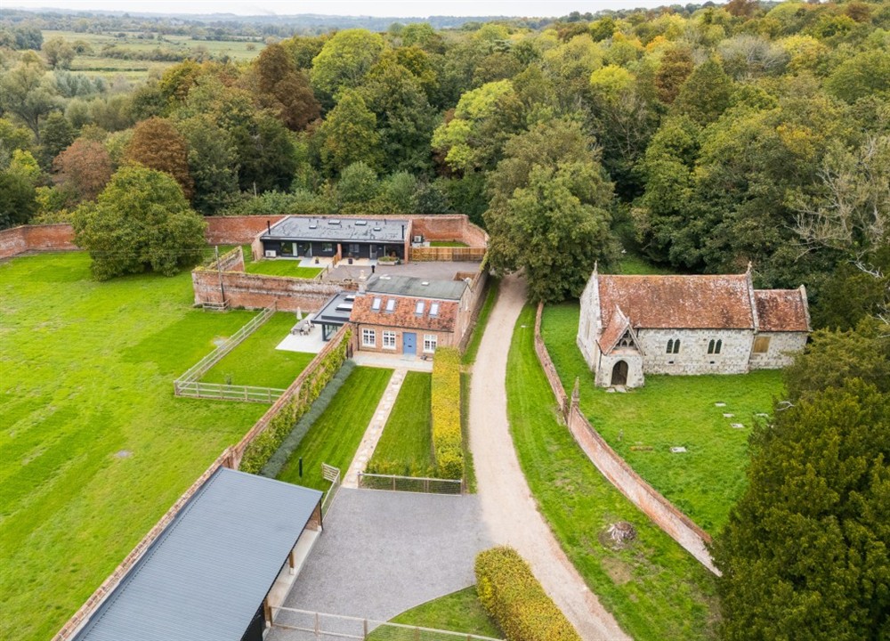 Outside (photo 4) at Trafalgar Gardens in Downton