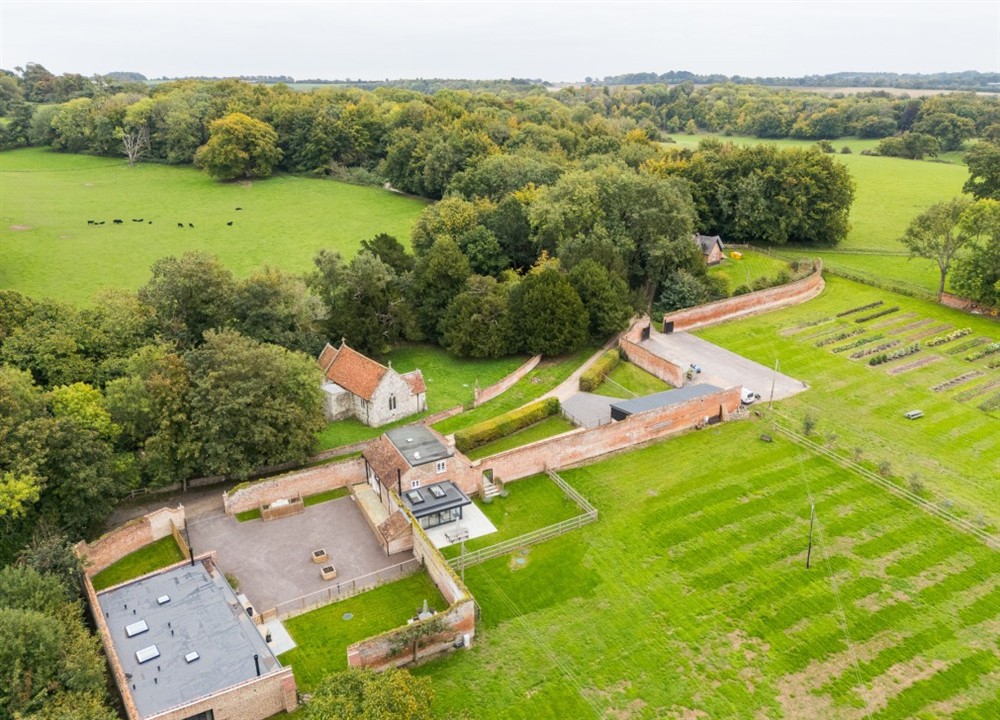 The garden in Trafalgar Gardens (photo 2) at Trafalgar Gardens in Downton