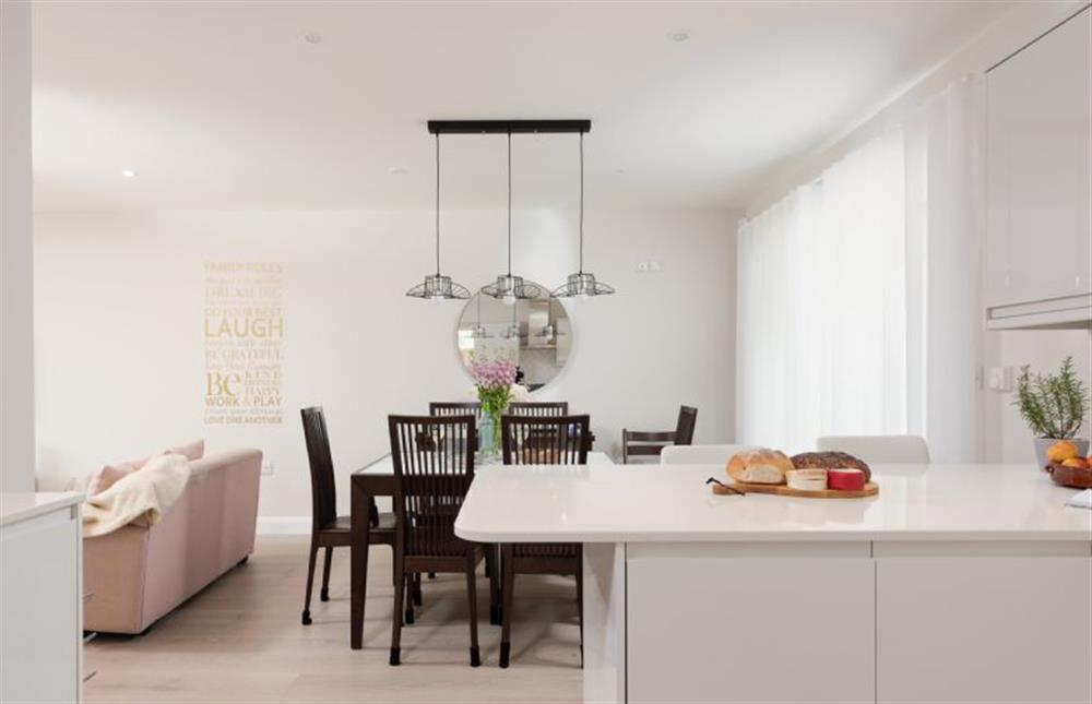Open-plan dining area with table and seating for six at Tralee, Portreath