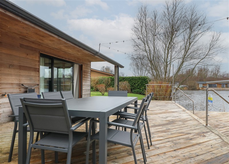 The patio in Tranquil Waters Cabin