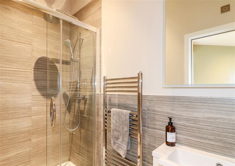 The bathroom at Tranquil Waters Wellness Retreat, Hexgreave Hall Estate