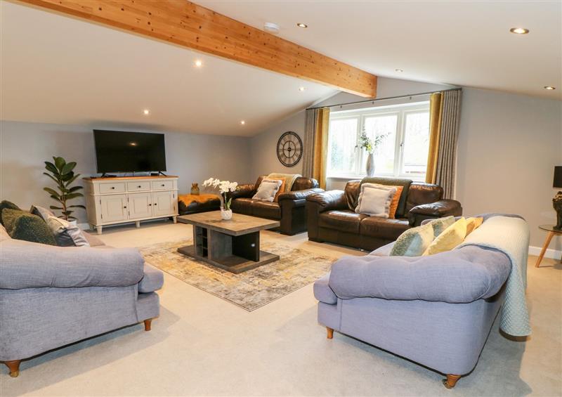 The living room at Tranquil Waters Wellness Retreat, Hexgreave Hall Estate