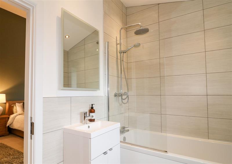 This is the bathroom at Tranquil Waters Wellness Retreat, Hexgreave Hall Estate