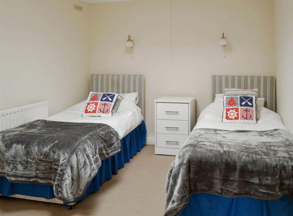 Comfy twin bedroom at Tranquillity in North Sunderland, Seahouses, Northumberland