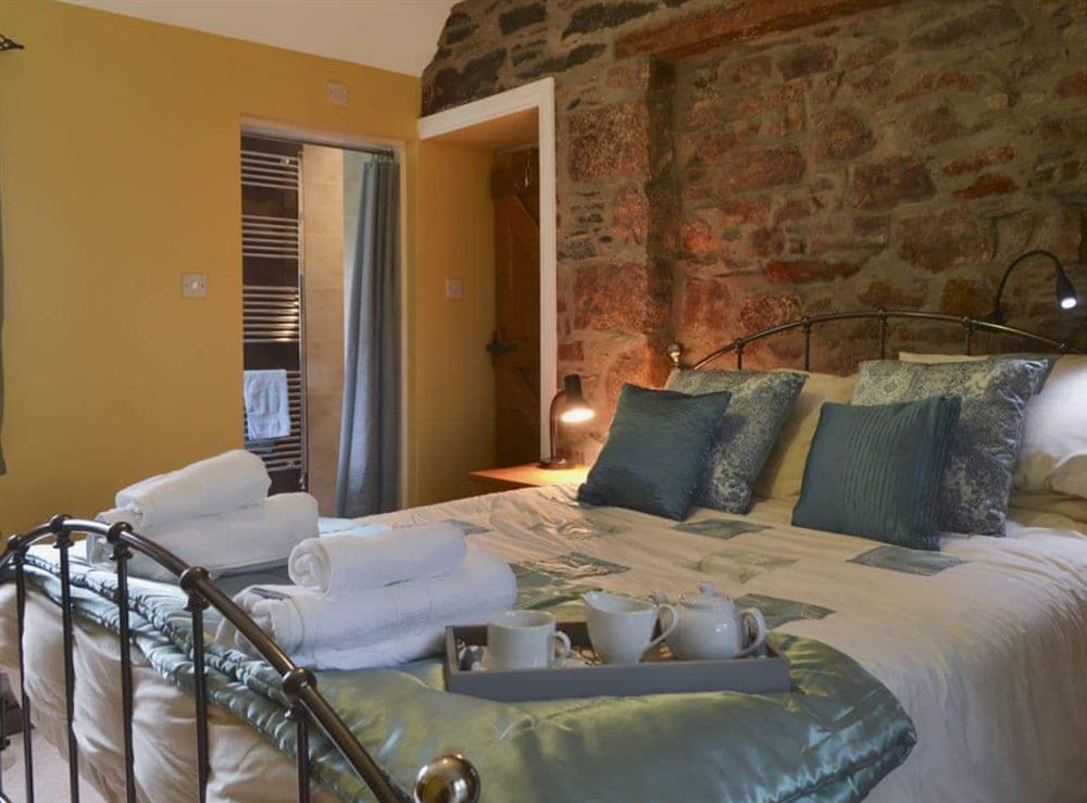 Tranquil double bedroom with -en-suite wet room at Tre Anna Lodge in Dwyran, near Llanfairpwllgwyngyll, Anglesey, Gwynedd