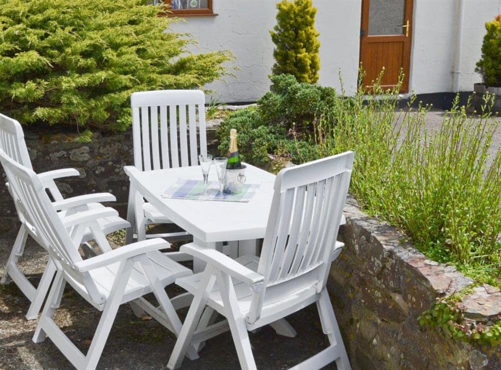Sitting-out-area at Linhay,