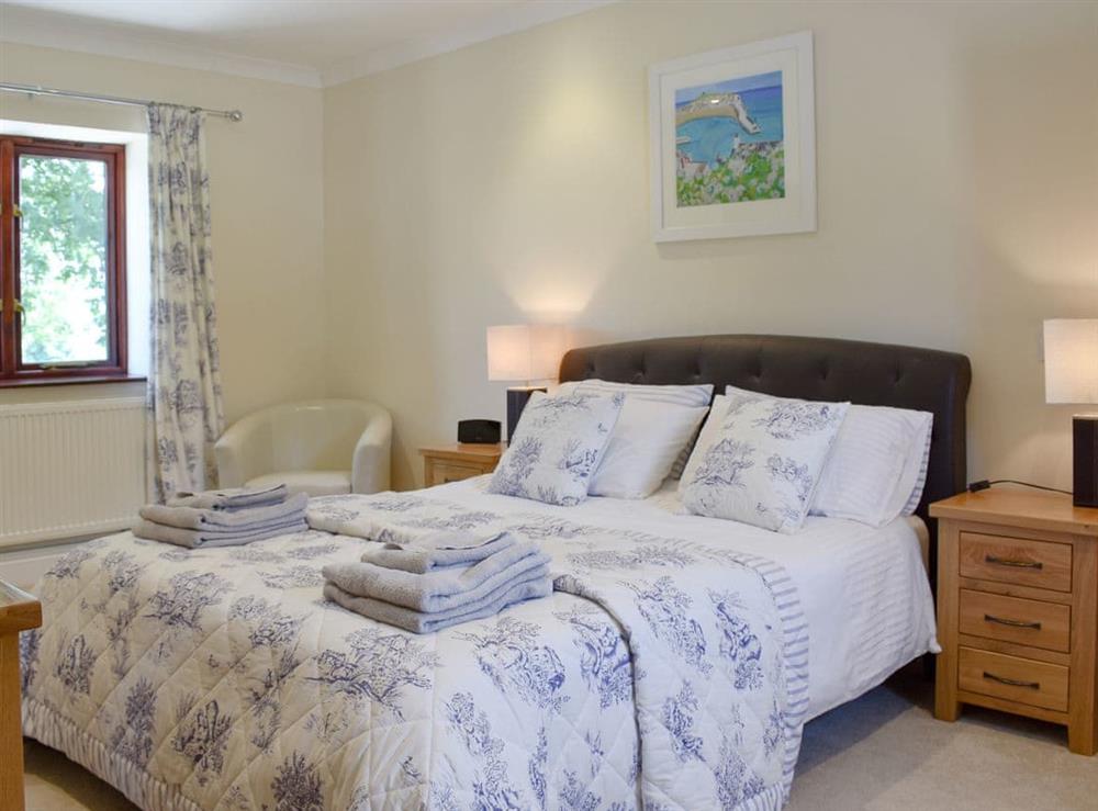 Well presented double bedroom at The Oaks, 
