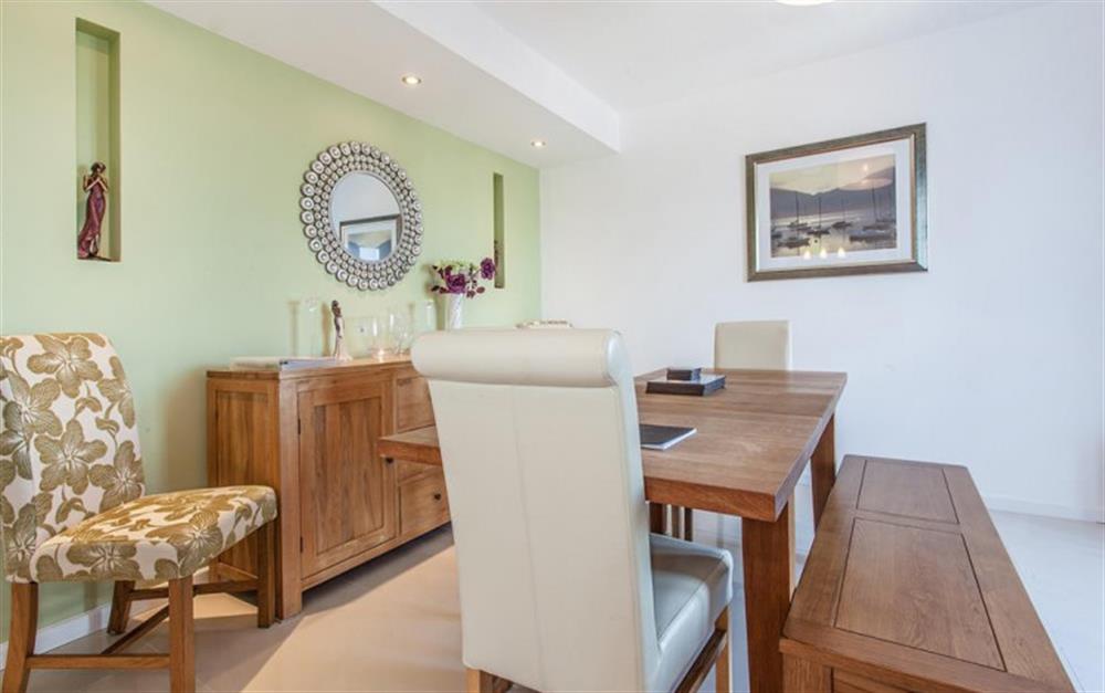 Another look at the dining room at Tredarloe in Salcombe