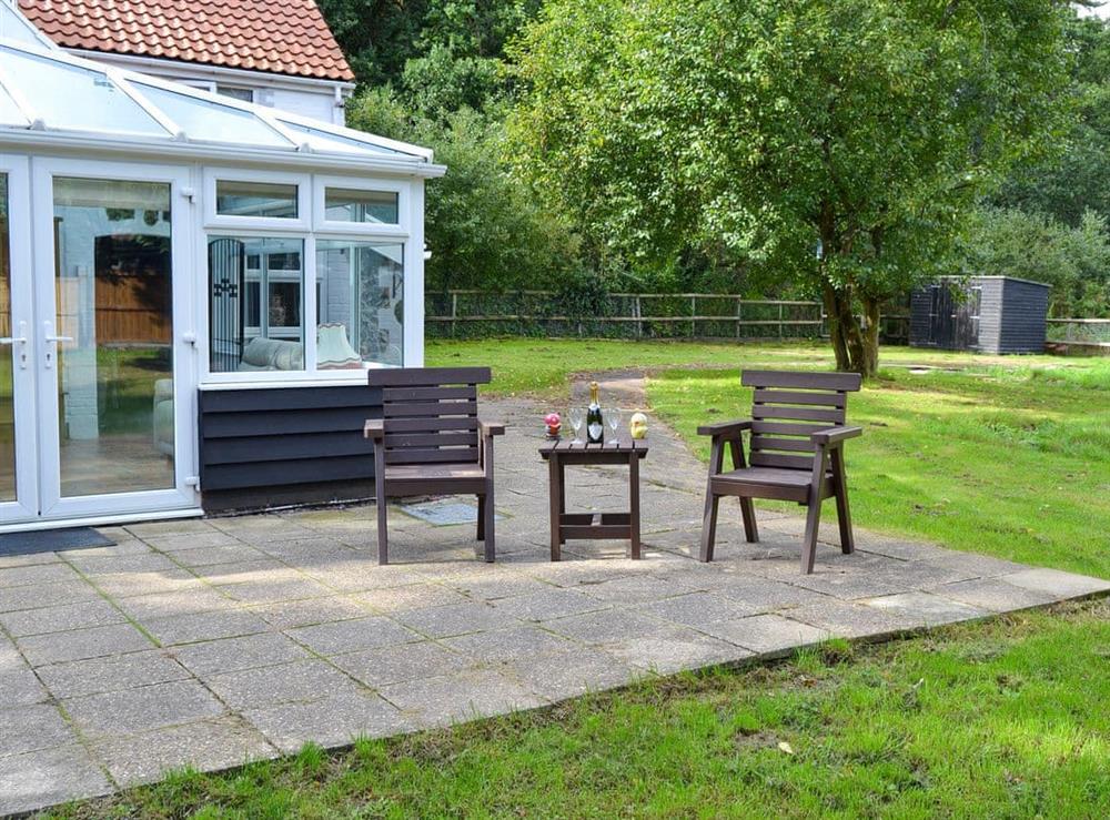 Sitting-out-area at Tree Tops Cottage in Mundford, Norfolk