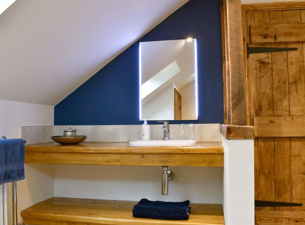 Washing area in the bedroom at Tree View Lodge in Uggeshall, Suffolk